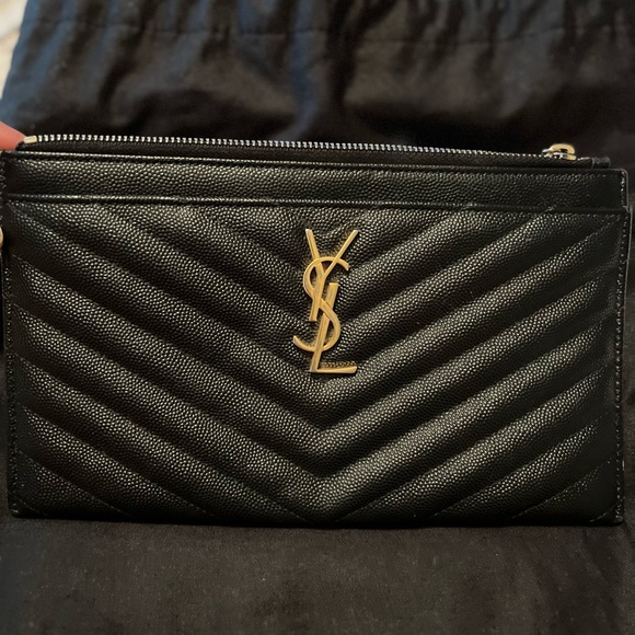 CASSANDRE MATELASSÉ LARGE POUCH IN GRAIN DE POUDRE LEATHER
BLACK. - Picture 10 of 10